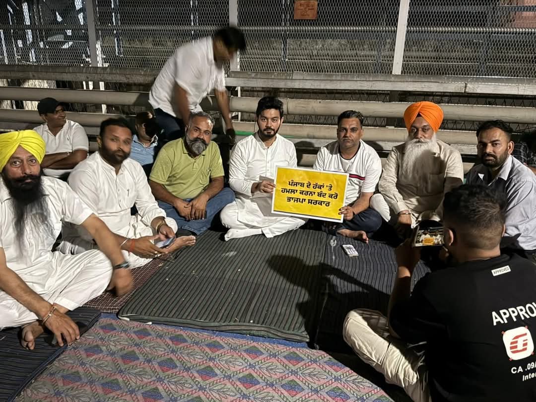 MLA Dr Ishank staged a sit-in against the Bhakra Beas Management Board.